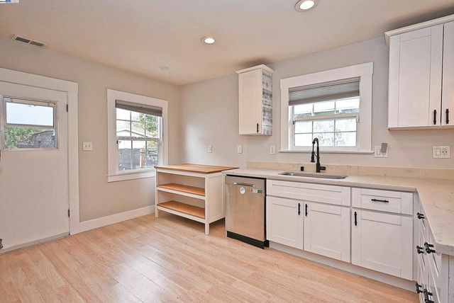 5706 Brookdale Ave, Oakland, CA 94605