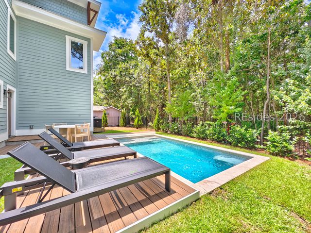 35 Oleander St, Hilton Head Island, SC 29928