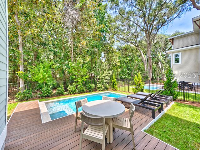 35 Oleander St, Hilton Head Island, SC 29928