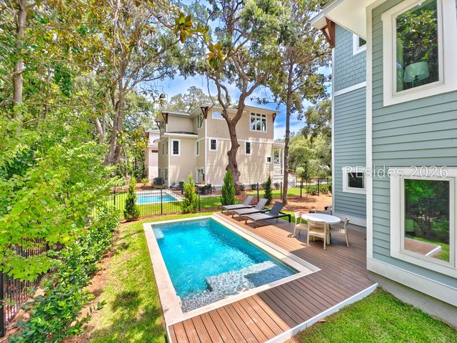 35 Oleander St, Hilton Head Island, SC 29928