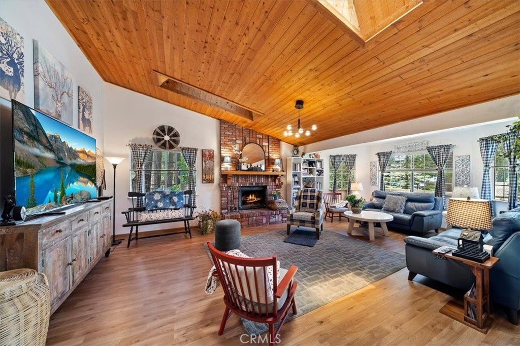 Image 11 of property listing at 41775 Garstin, Big Bear Lake, CA 92315