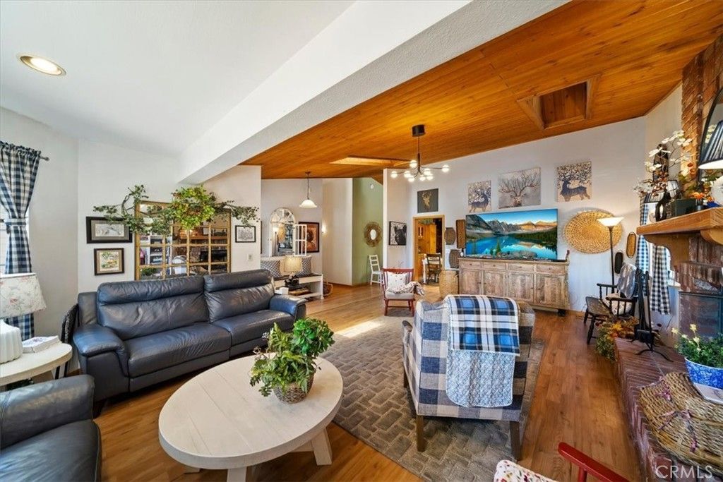 Image 13 of property listing at 41775 Garstin, Big Bear Lake, CA 92315