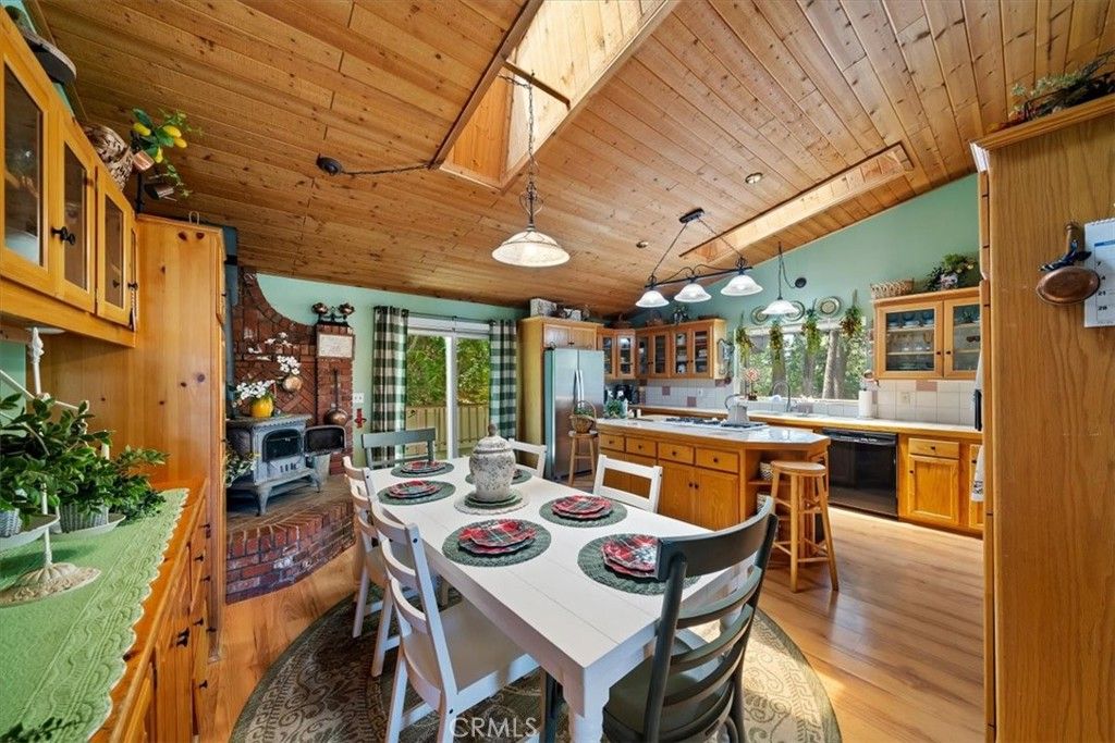 Image 15 of property listing at 41775 Garstin, Big Bear Lake, CA 92315