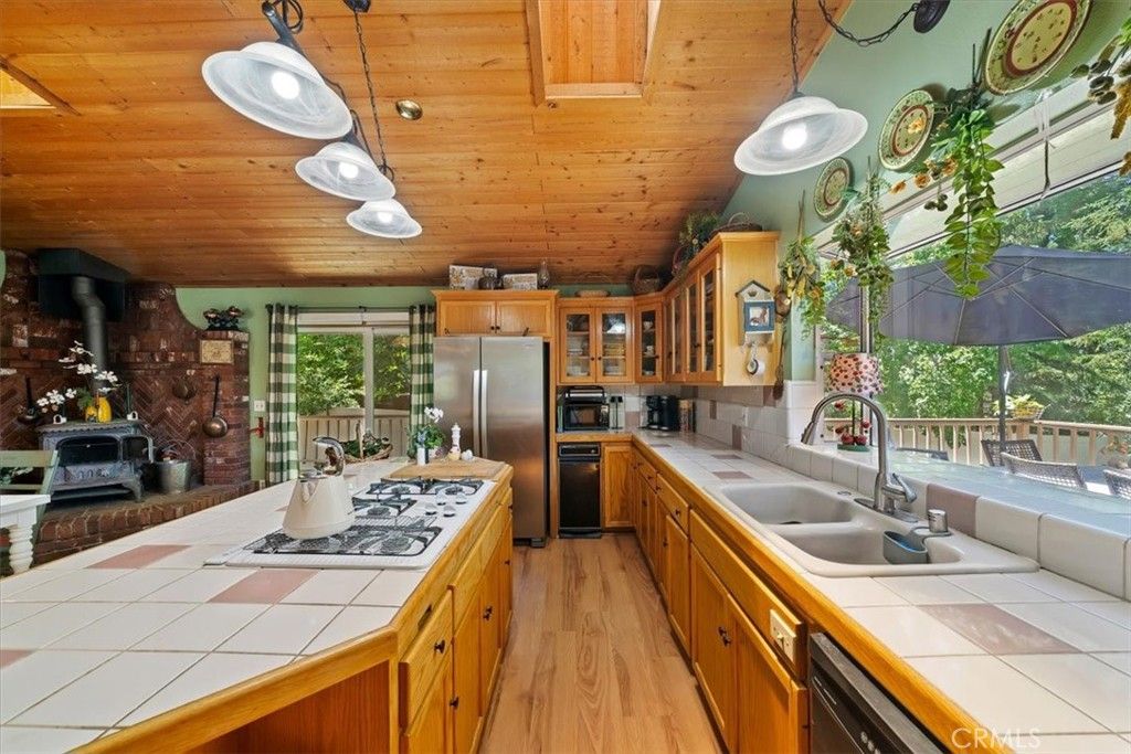 Image 18 of property listing at 41775 Garstin, Big Bear Lake, CA 92315