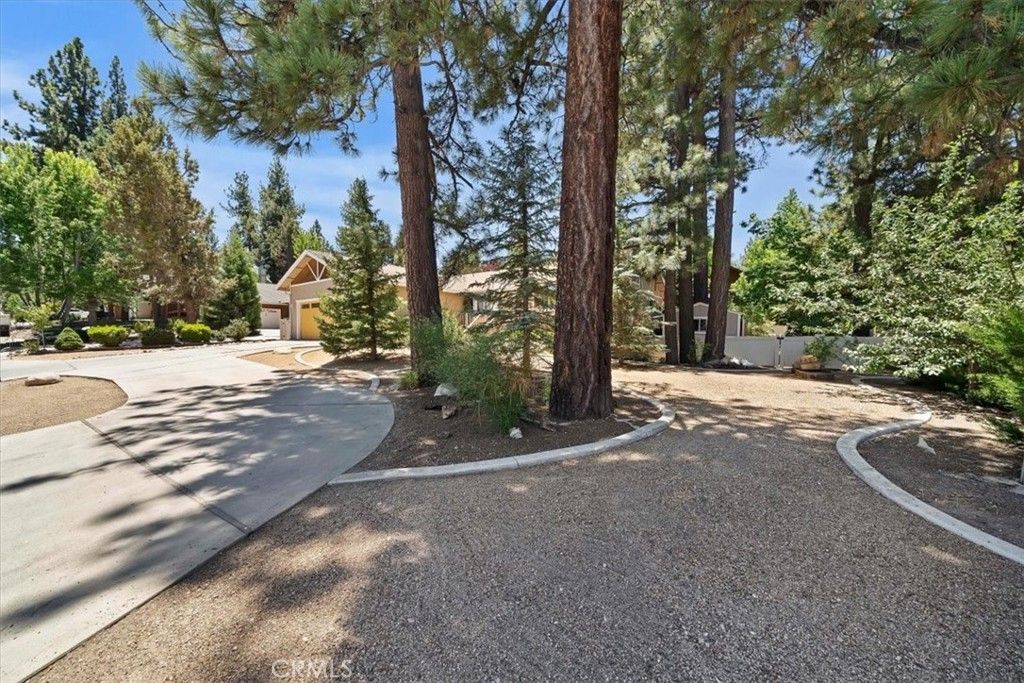 Image 5 of property listing at 41775 Garstin, Big Bear Lake, CA 92315