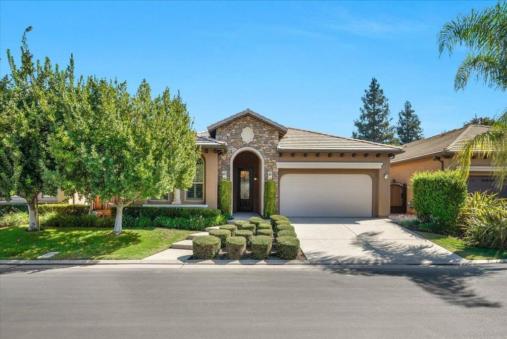 11378 N Via Montessori Drive, Fresno, CA 93730