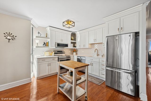 3150 N Sheridan Road 23C, Chicago, IL 60657