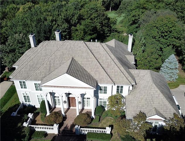 11724 Canterbury Street, Leawood, KS 66211