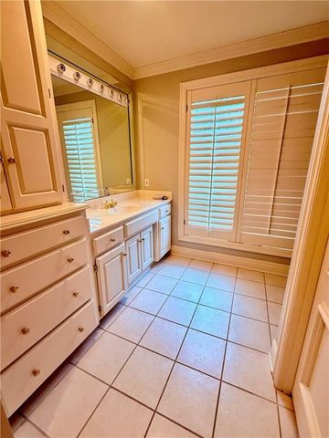 11724 Canterbury Street, Leawood, KS 66211