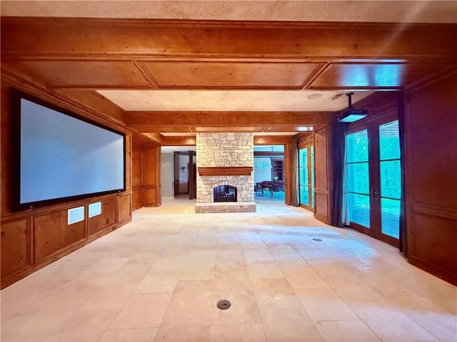 11724 Canterbury Street, Leawood, KS 66211