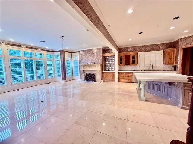 11724 Canterbury Street, Leawood, KS 66211