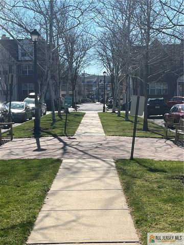 59 Franklin School Way 59, Metuchen, NJ 08840