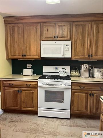 59 Franklin School Way 59, Metuchen, NJ 08840