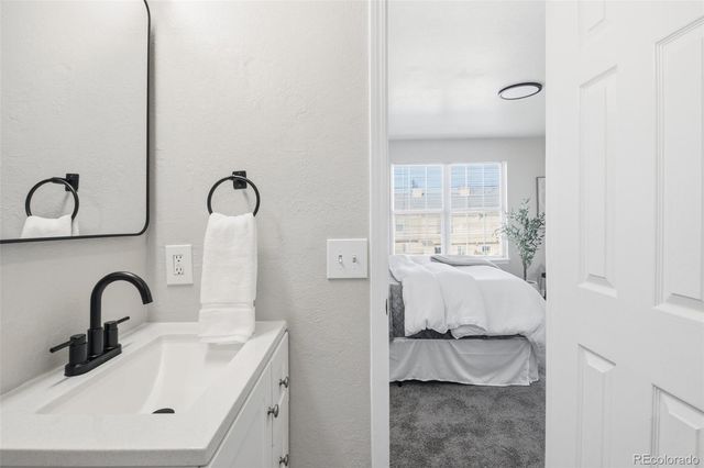 1640 S Ivory Circle B, Aurora, CO 80017