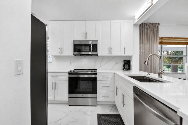 2975 SW 22nd Avenue 2010, Delray Beach, FL 33445