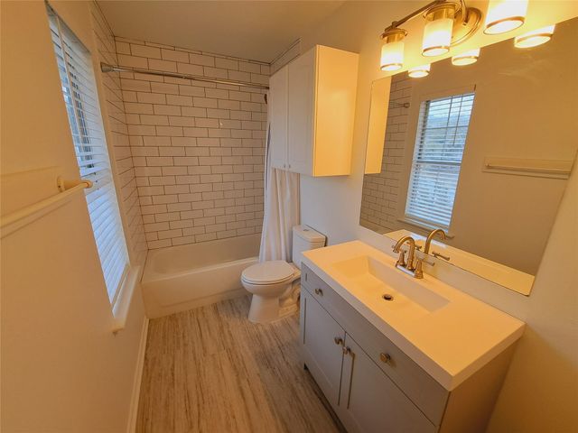 6703 Hill Oaks DR A, Austin, TX 78749