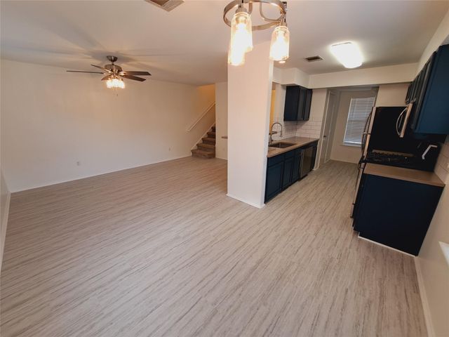 6703 Hill Oaks DR A, Austin, TX 78749