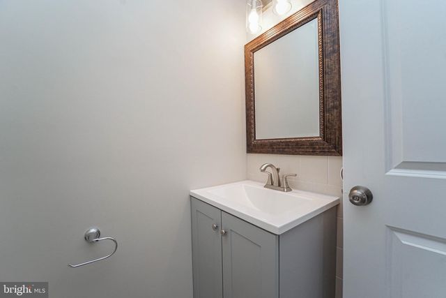 3042 E MONUMENT ST, Baltimore, MD 21205