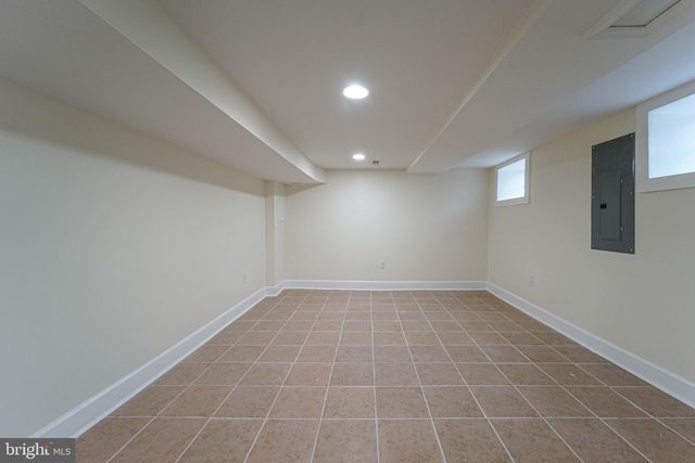 3042 E MONUMENT ST, Baltimore, MD 21205