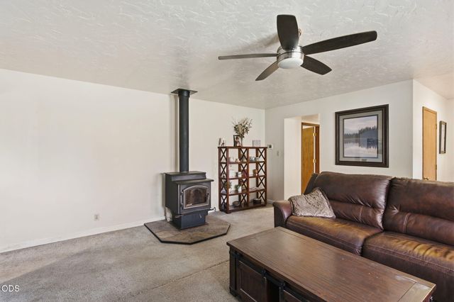 151 Verna Lane, Grants Pass, OR 97527