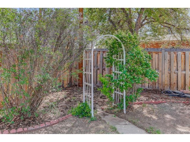 6106 S Valleyview St, Littleton, CO 80120