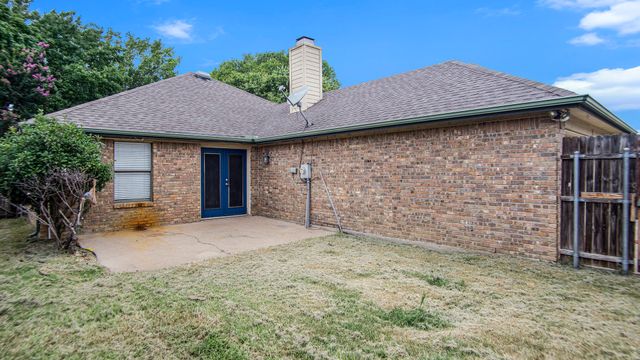 6908 Bentley Avenue, Fort Worth, TX 76137