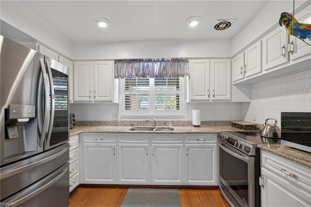 4704 Hunters Point DR, Portsmouth, VA 23703