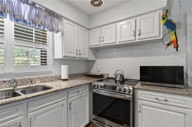 4704 Hunters Point DR, Portsmouth, VA 23703