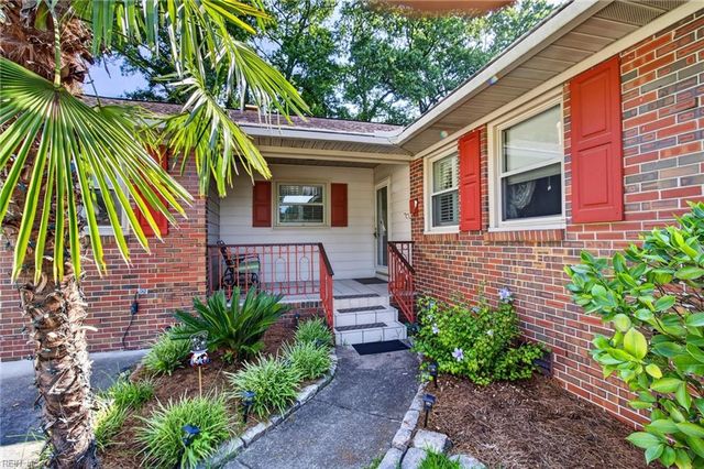 4704 Hunters Point DR, Portsmouth, VA 23703