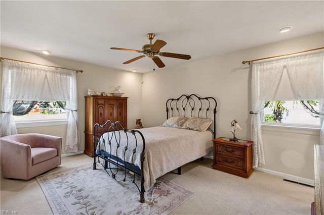 4704 Hunters Point DR, Portsmouth, VA 23703