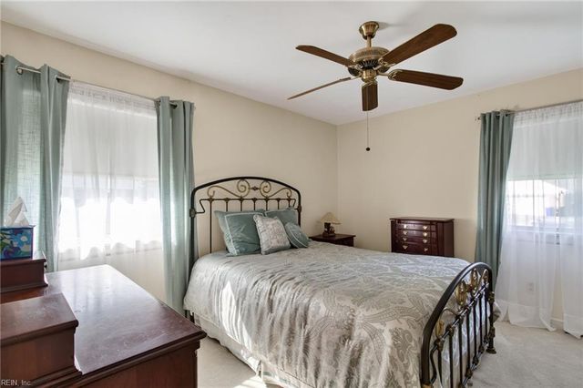 4704 Hunters Point DR, Portsmouth, VA 23703