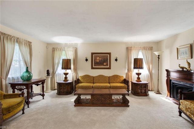 4704 Hunters Point DR, Portsmouth, VA 23703
