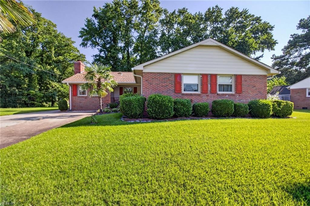 4704 Hunters Point DR, Portsmouth, VA 23703