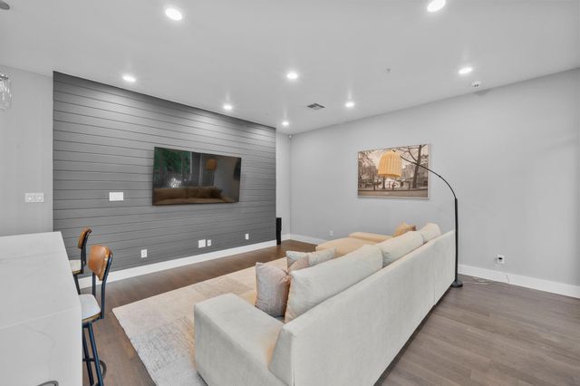 207 Pierce Street 209, Houston, TX 77002
