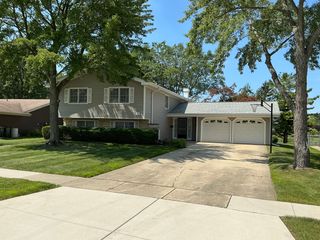 1930 N Lakeside Plaza, Hoffman Estates, IL 60169