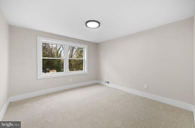 203 OAK AVE, Essex, MD 21221