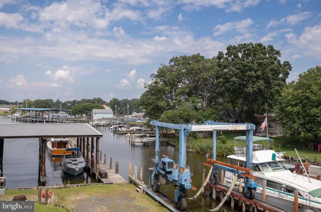 203 OAK AVE, Essex, MD 21221