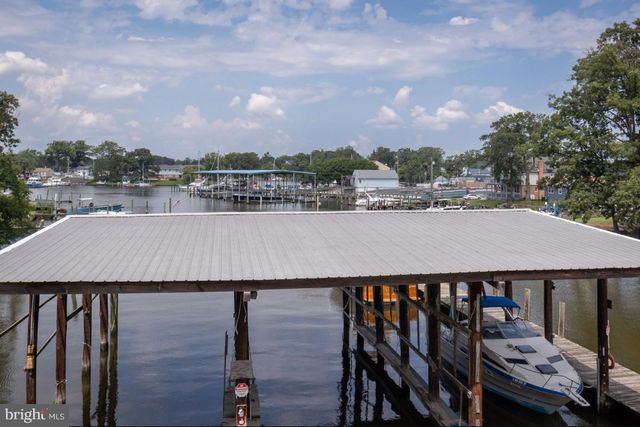 203 OAK AVE, Essex, MD 21221