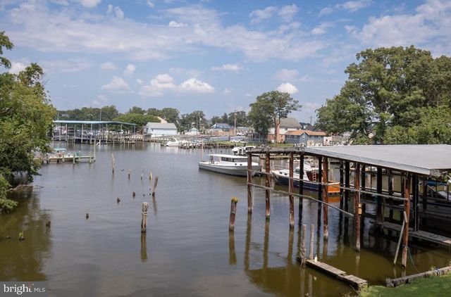 203 OAK AVE, Essex, MD 21221