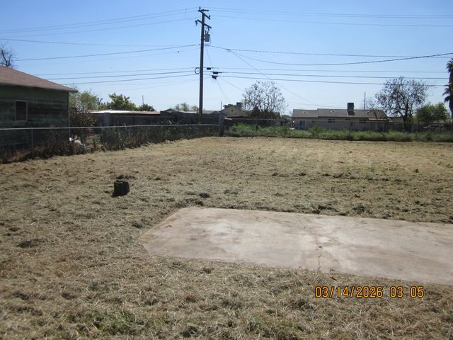 533 W Compton Avenue 1, Pixley, CA 93256