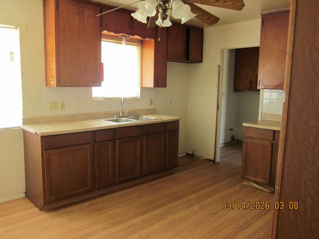 533 W Compton Avenue 1, Pixley, CA 93256