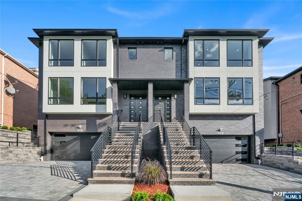 428 6th Street A, Palisades Park, NJ 07650