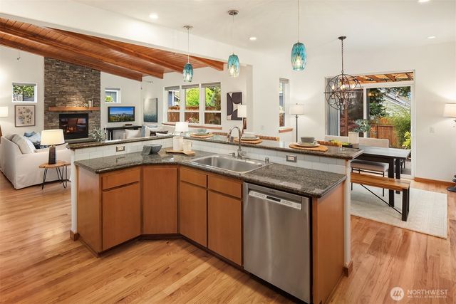 911 NW 59th Street, Seattle, WA 98107