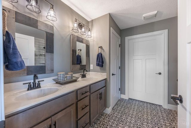 100 Union Crossing Drive, Carlisle, OH 45005