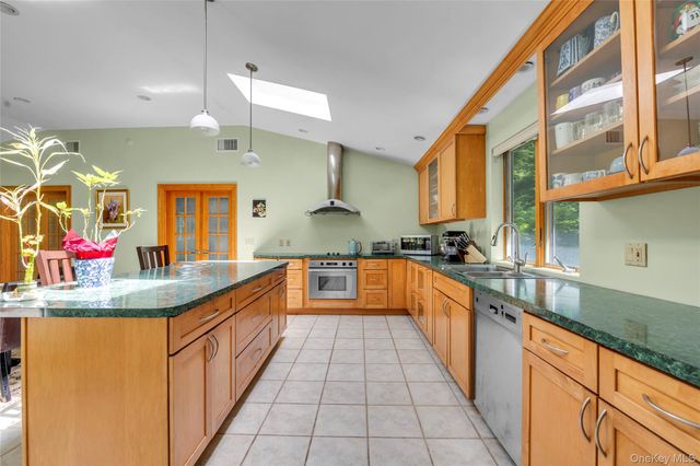 5 Eden Roc Drive, Locust Valley, NY 11560