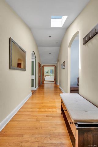 5 Eden Roc Drive, Locust Valley, NY 11560