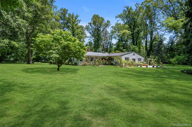 5 Eden Roc Drive, Locust Valley, NY 11560