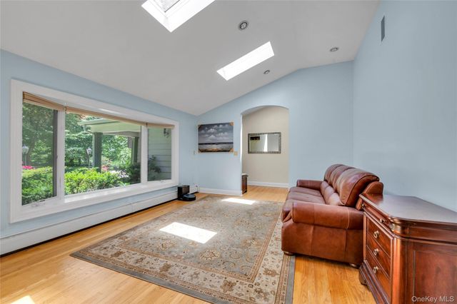 5 Eden Roc Drive, Locust Valley, NY 11560