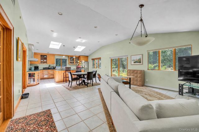 5 Eden Roc Drive, Locust Valley, NY 11560
