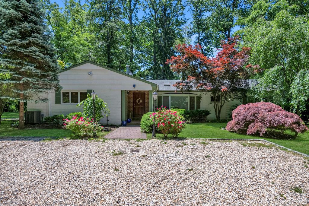 5 Eden Roc Drive, Locust Valley, NY 11560